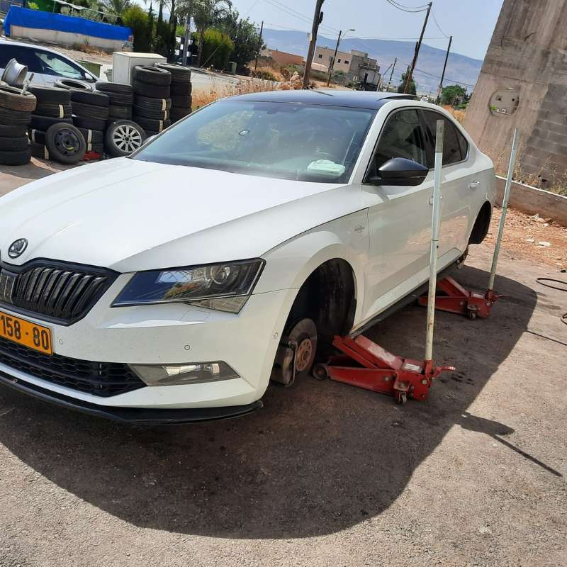 החלפת גלגל סקודה